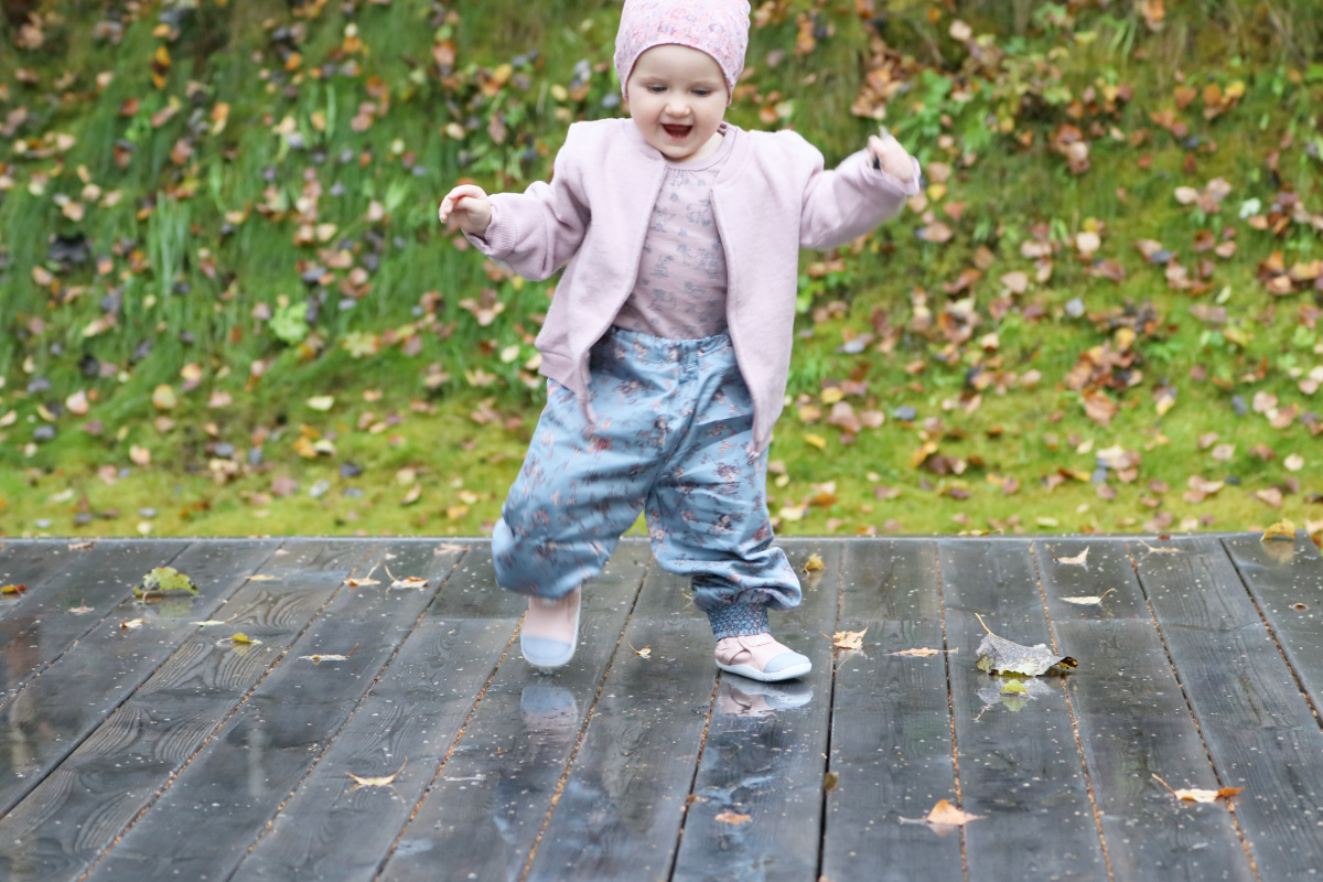Lauflernschuhe fürs Baby von Bobux - Nur barfuß ist besser - Darauf solltest du beim Kauf achten - Barfußschuhe Kinder