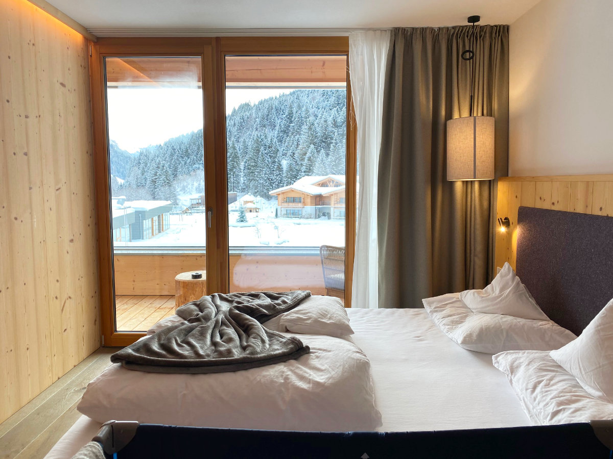 Zimmer im Feuerstein Nature Family Resort - Familienhotel Südtirol Familienzimmer Winterurlaub mit Baby