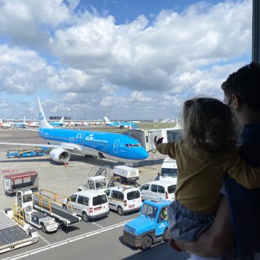 Fliegen mit Baby – Tipps, Airlinebestimmungen und Packliste